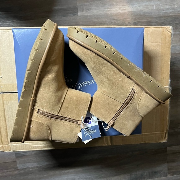 NWT Universal Thread Tan Suede Ankle Boots Size 6 - Picture 3 of 7